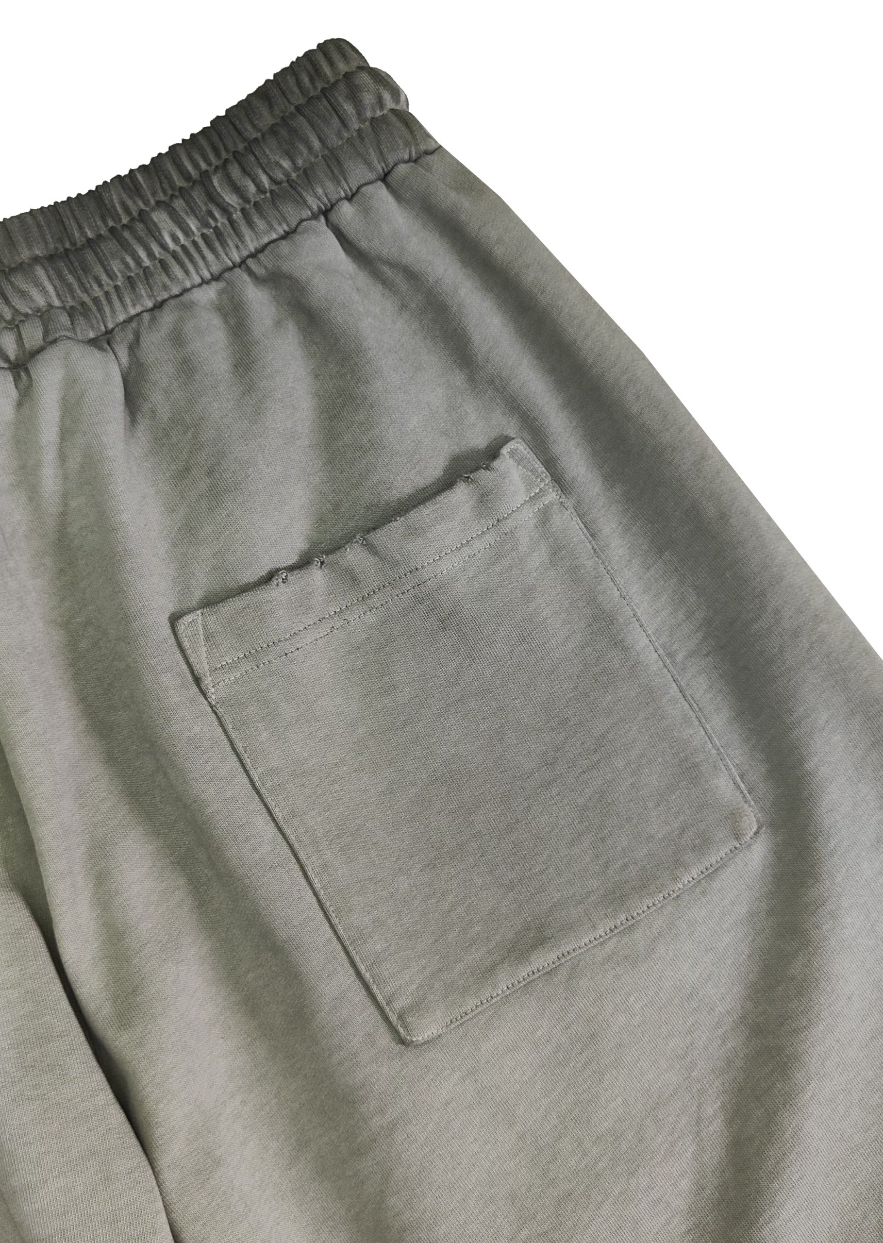 SHORTS BUTNOT WASHED BROKE