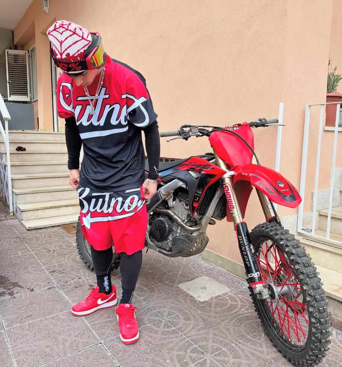 T-SHIRT BUTNOT BASKET