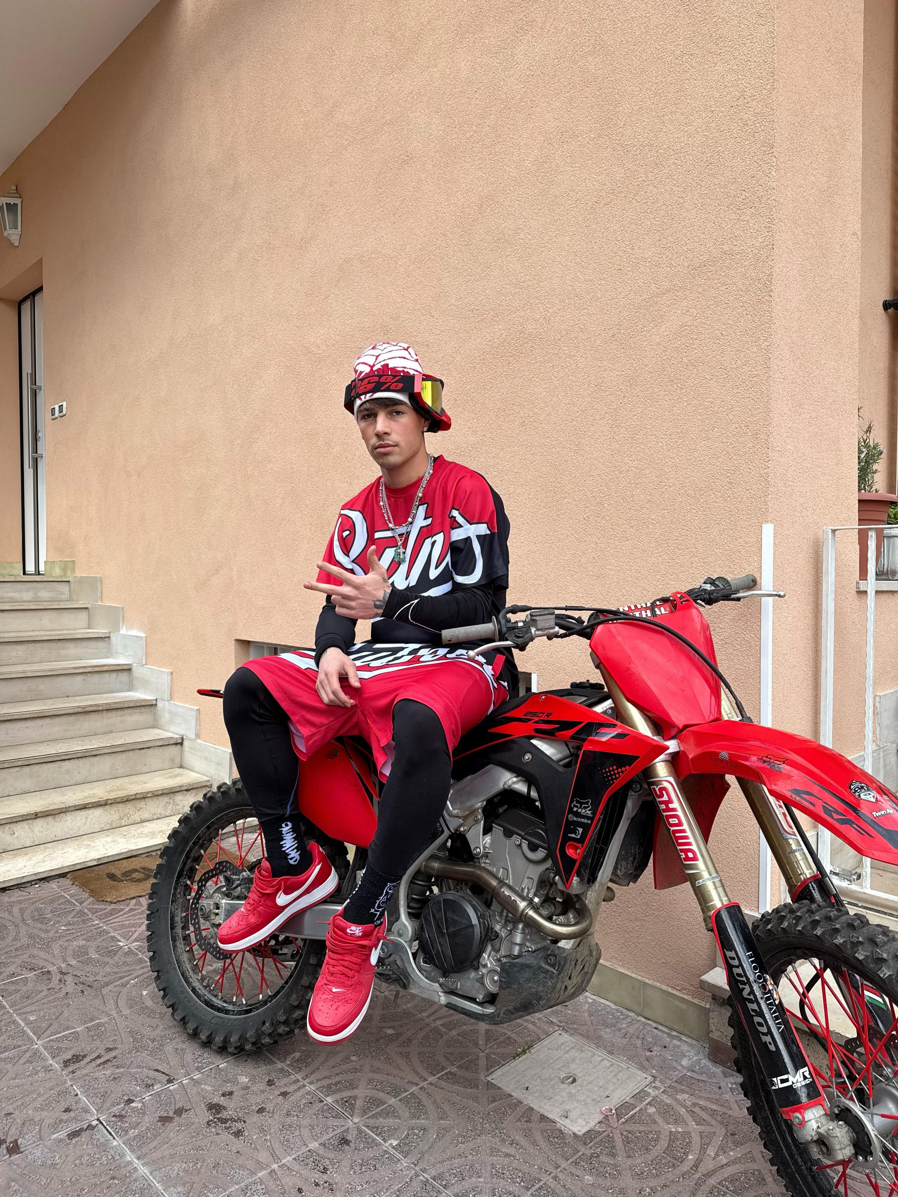 T-SHIRT BUTNOT BASKET