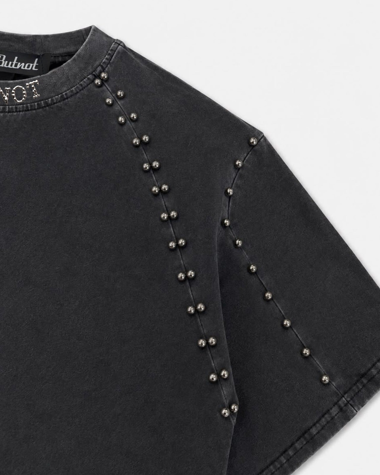 LONGSLEEVE BUTNOT STUDS