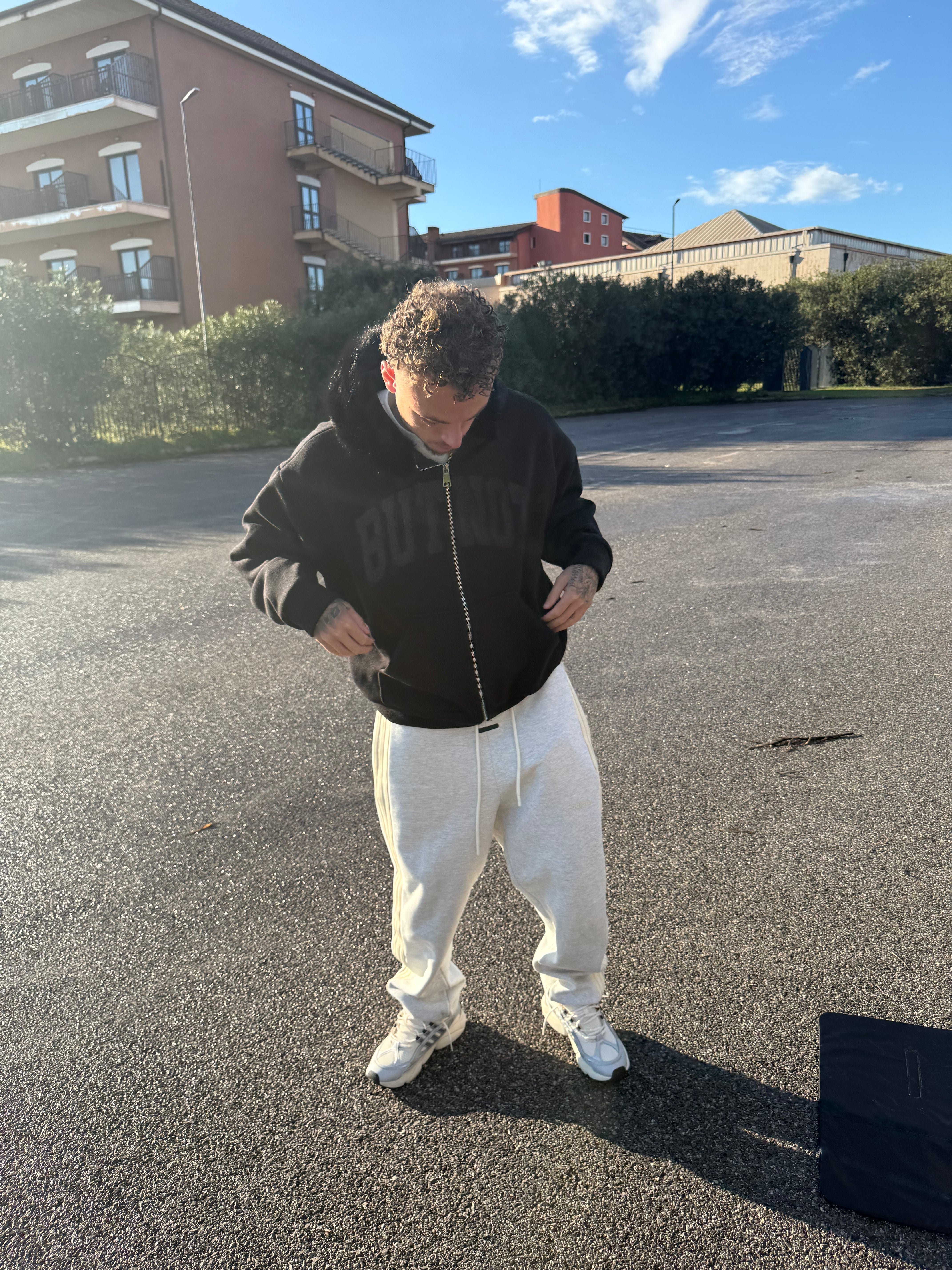 HOODIE BLACK FUR BUTNOT