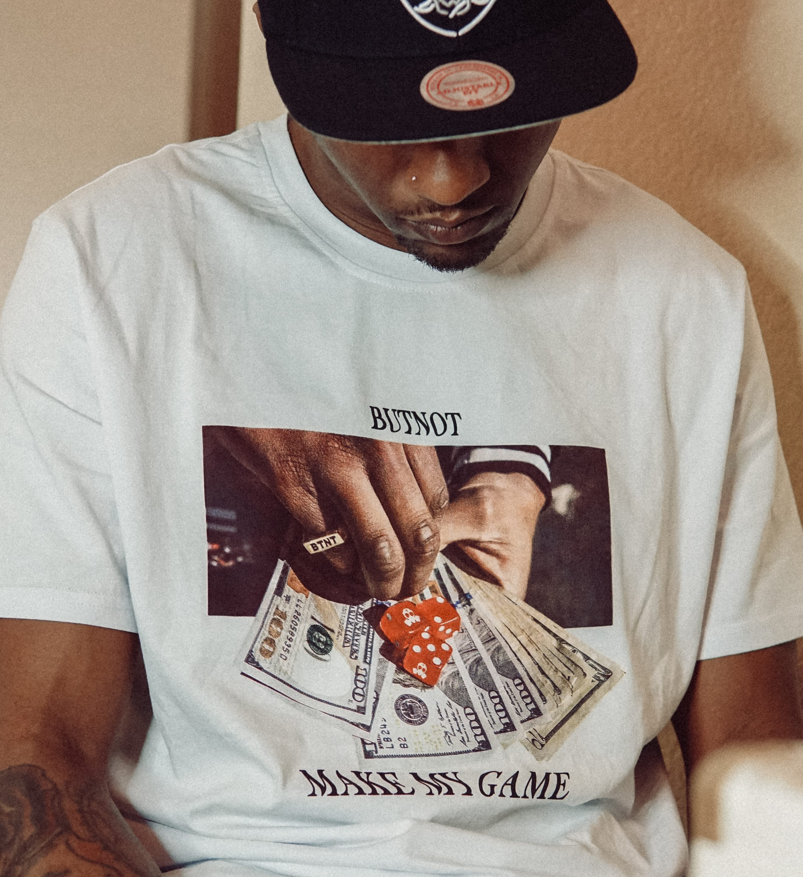 T-SHIRT BUTNOT DOLLAR