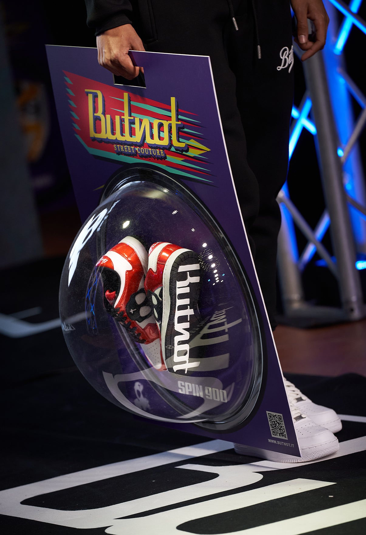 SPACE EXHIBITOR SPIN900