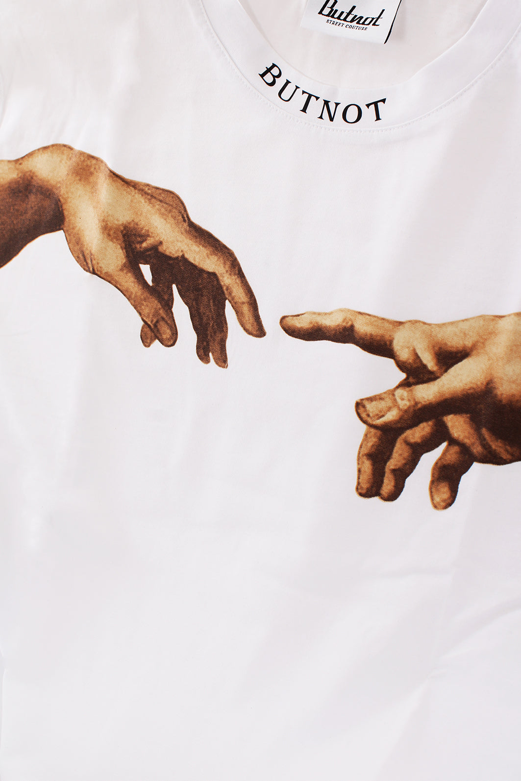 HANDS NECK PRINT T-SHIRT