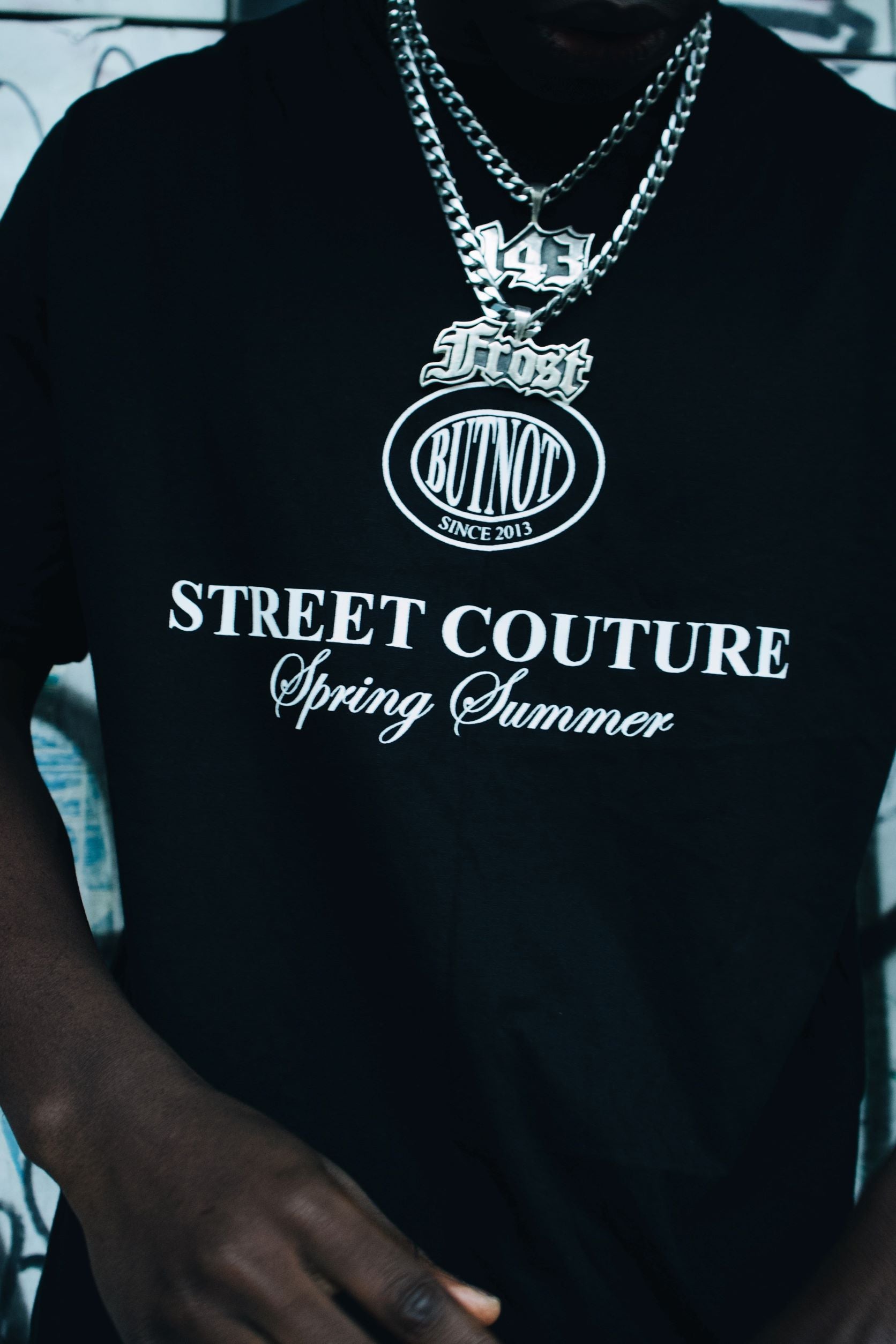 T-SHIRT WITH STREET COUTURE PRINT