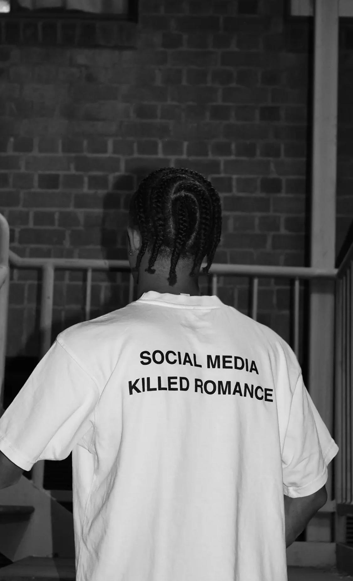 T-SHIRT SOCIAL MEDIA KILLED ROMANCE