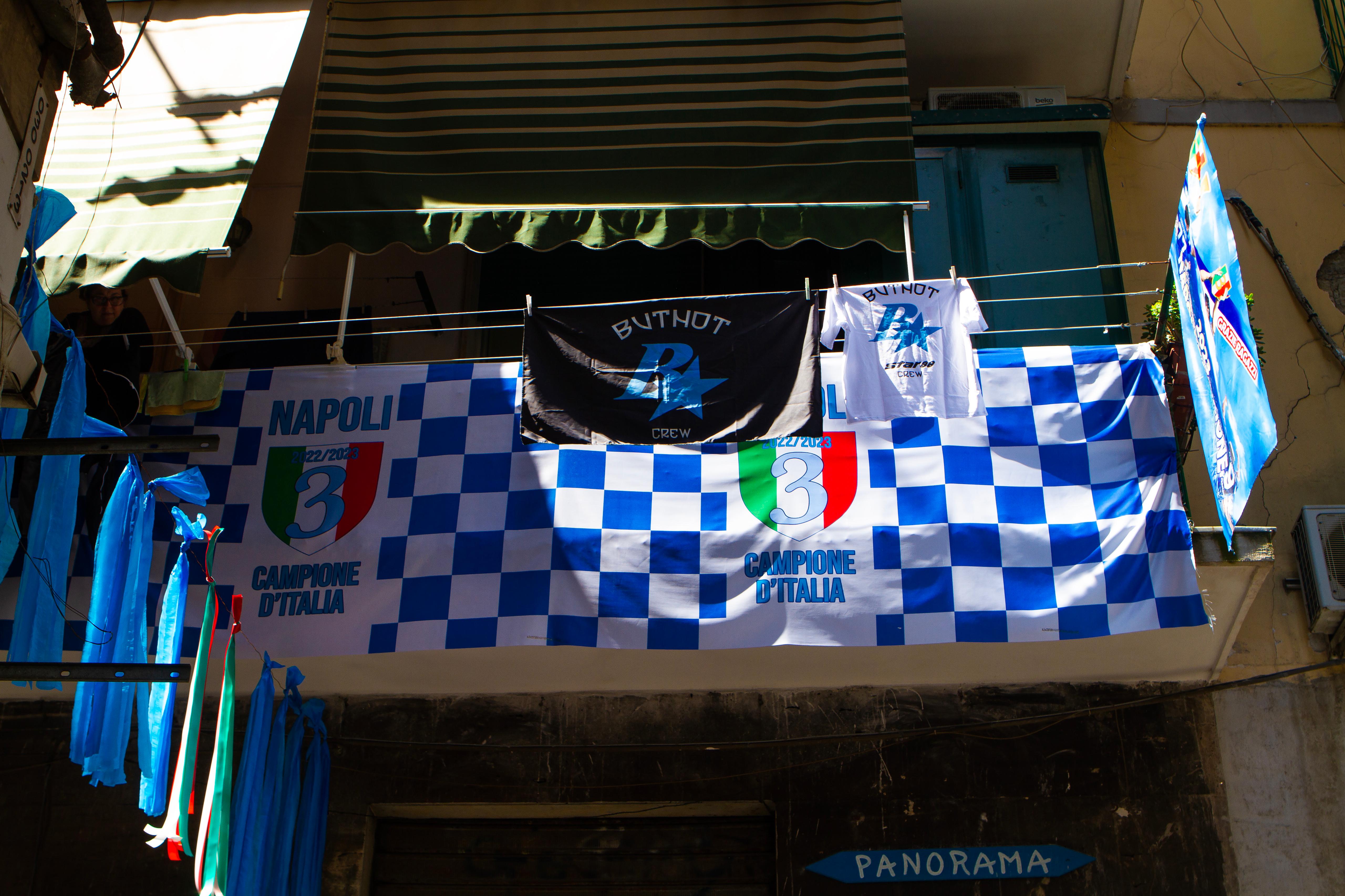 T-SHIRT BUTNOT CREW NAPLES