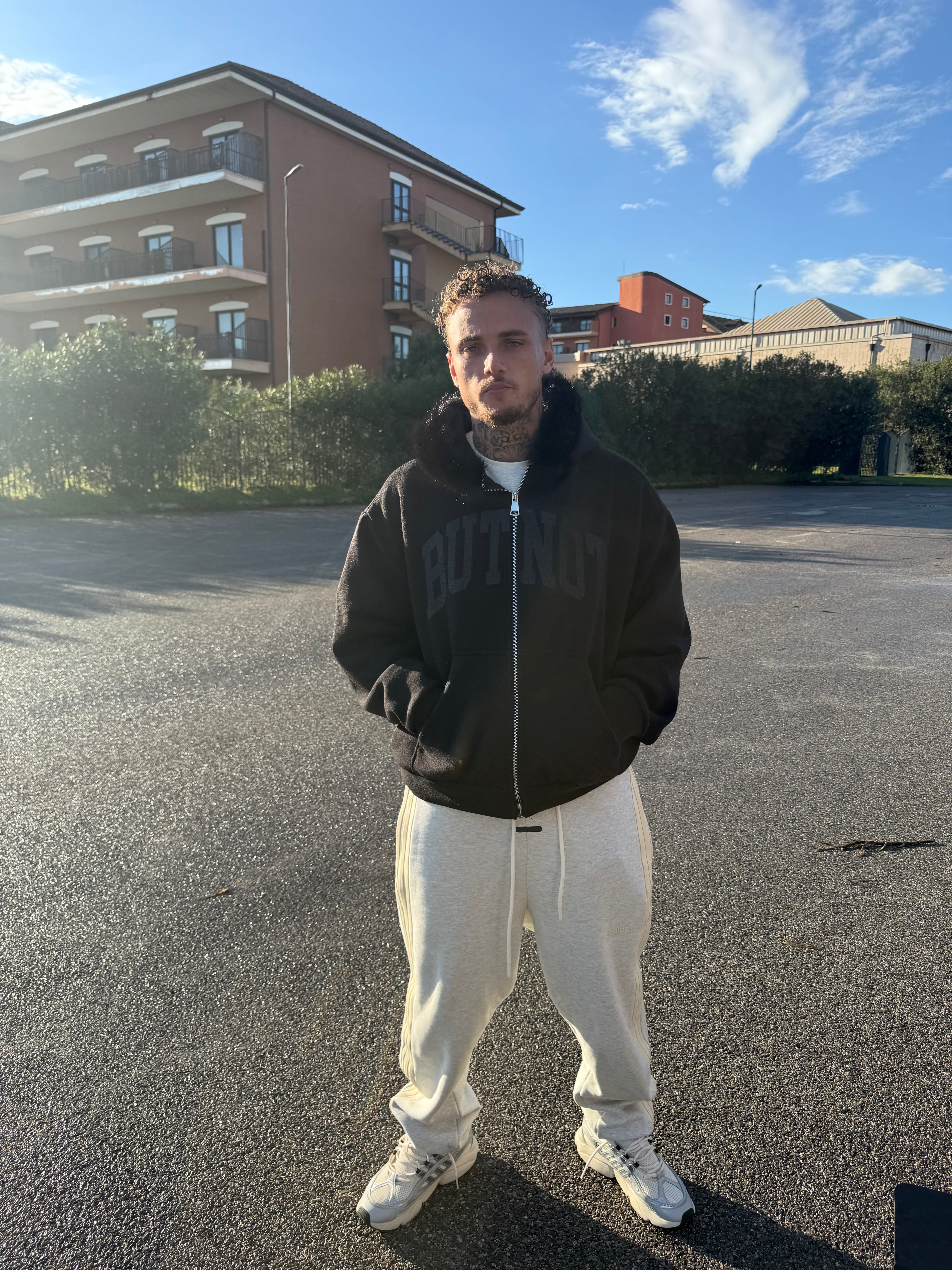 HOODIE BLACK FUR BUTNOT